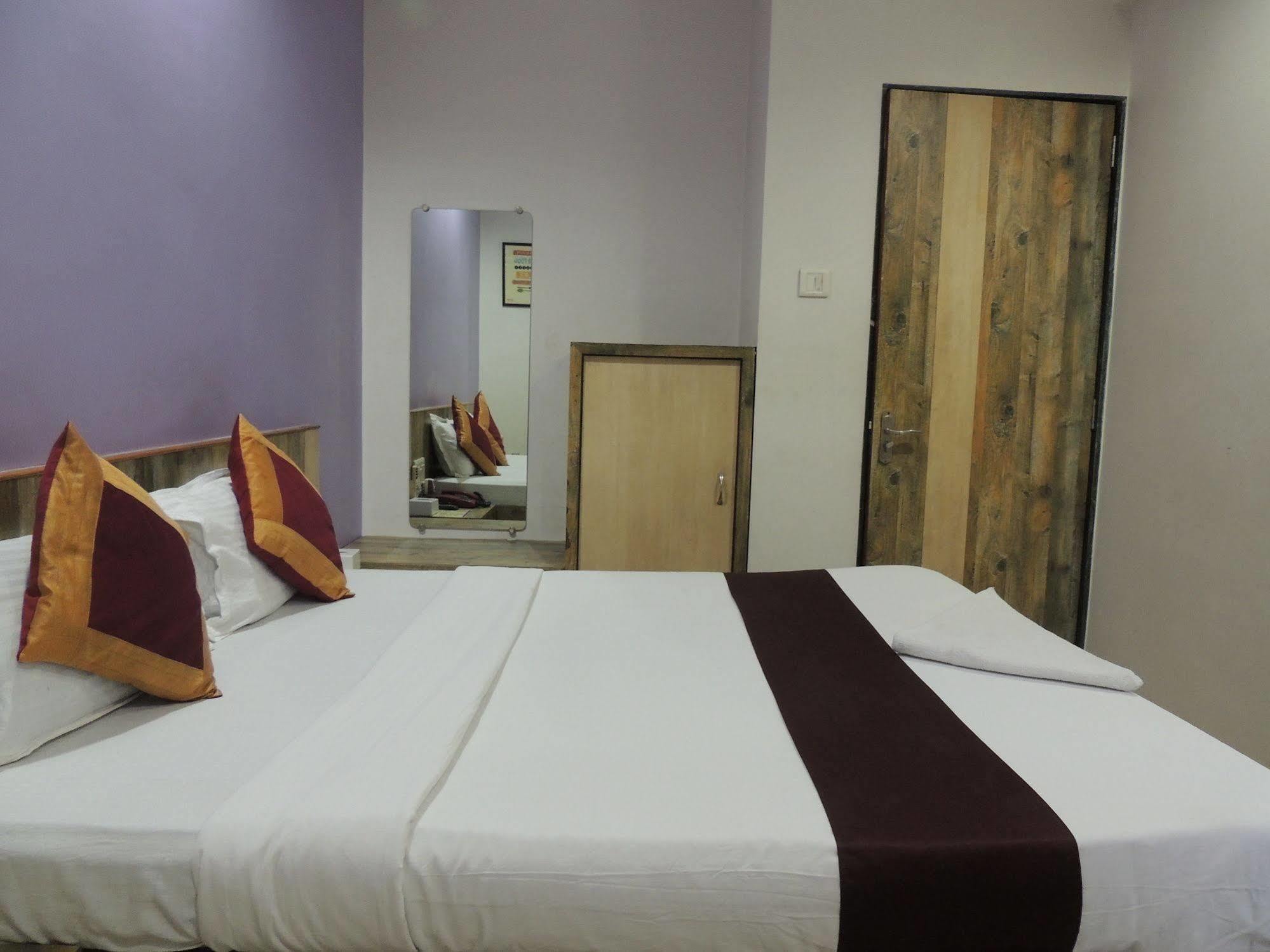 Hotel Galaxy Suite Mumbai Exterior foto